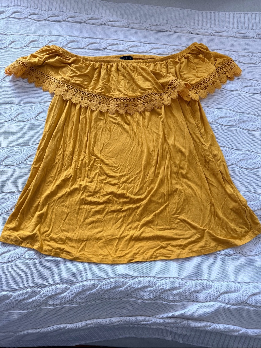 Women's Mustard Yellow Off-Shoulder Lace Trim Top Size 0XL - Picture 1 of 12